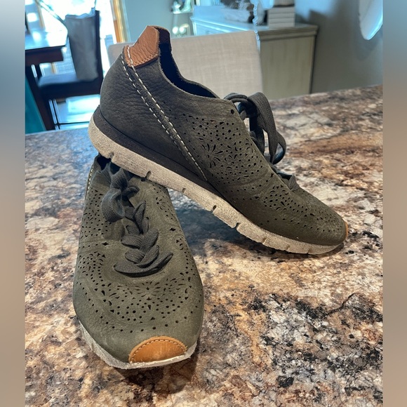 Women’s OTBT shoes - Picture 4 of 7